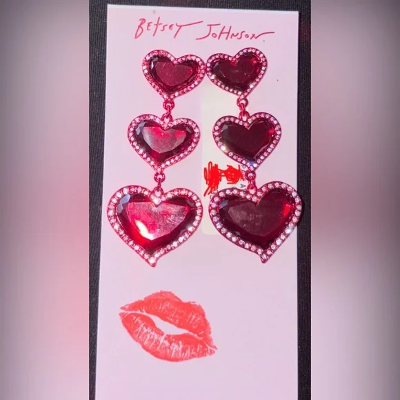 Betsey Johnson Red Heart drop Earrings 💋❤️ - Picture 1 of 1